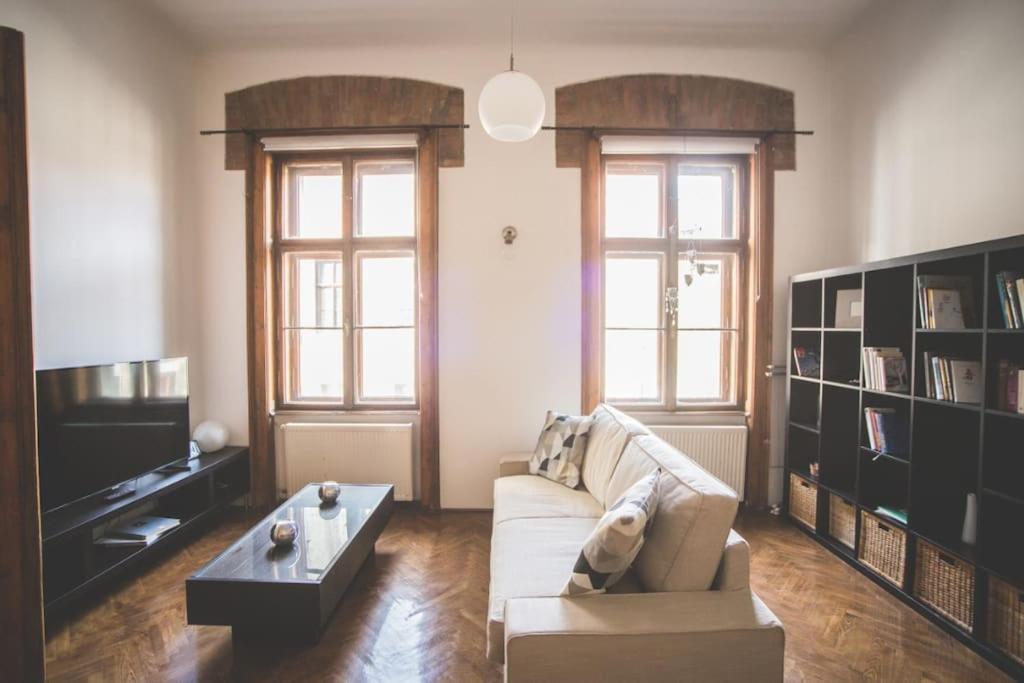 Apartment Spacious Luxury Designer Flat